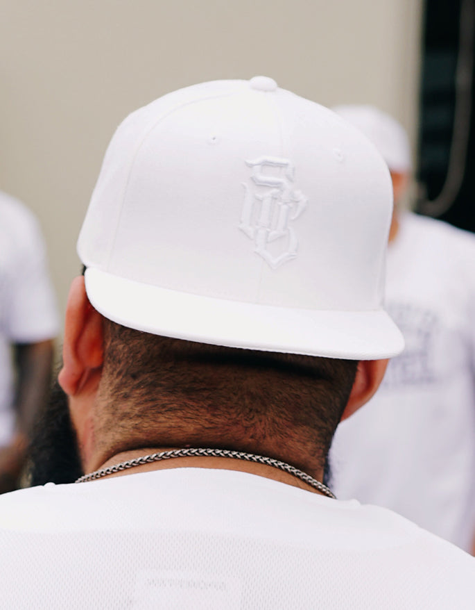 STRENGTH CARTEL WHITE MAKRA HAT